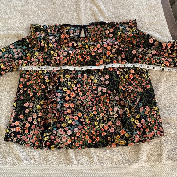 NWOT Zara gorgeous floral blouse w/ a beautiful backing. Stunning floral colors! - Picture 11 of 11